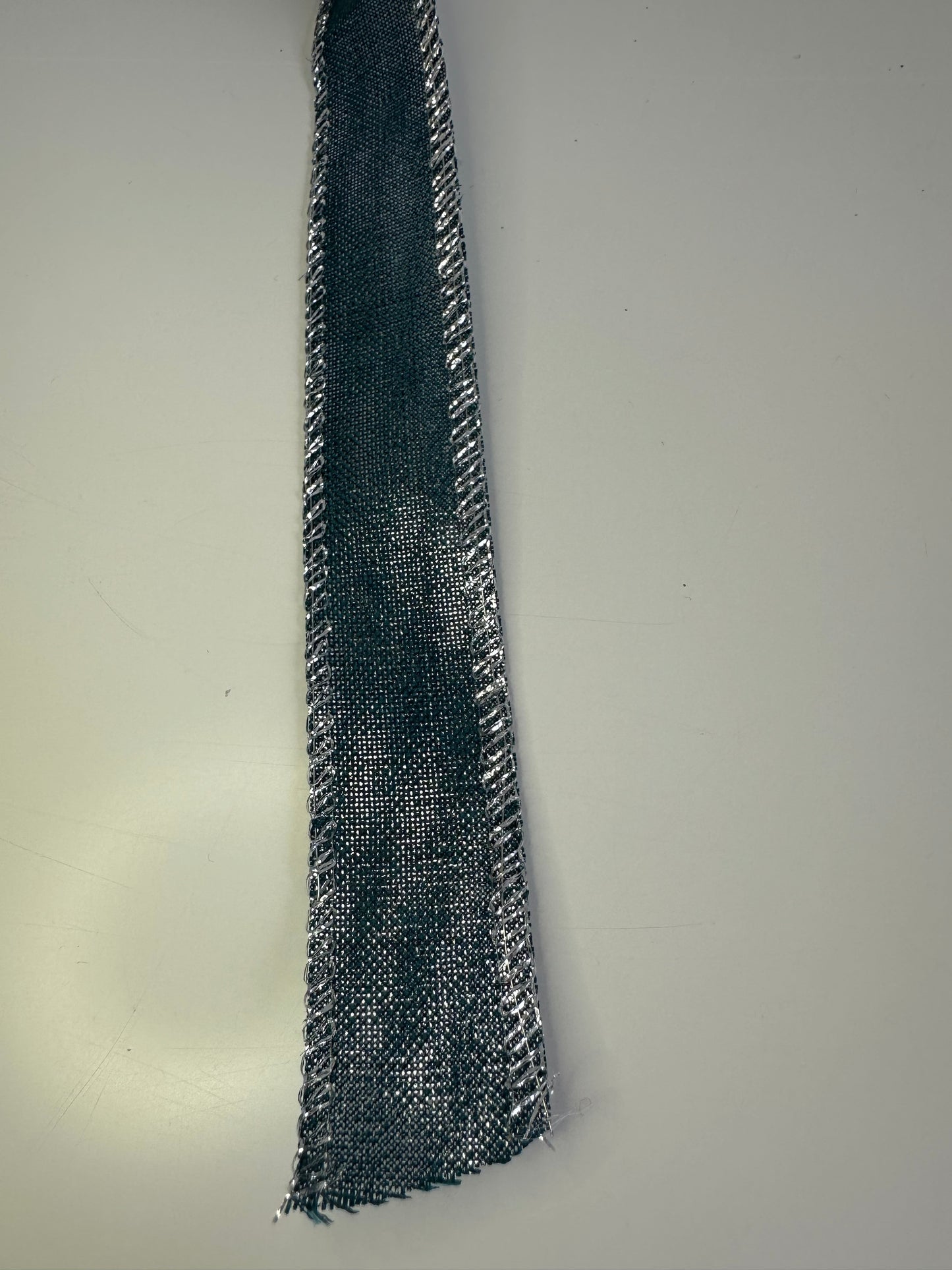 Petrol metallic lint afgewerkt met zilver