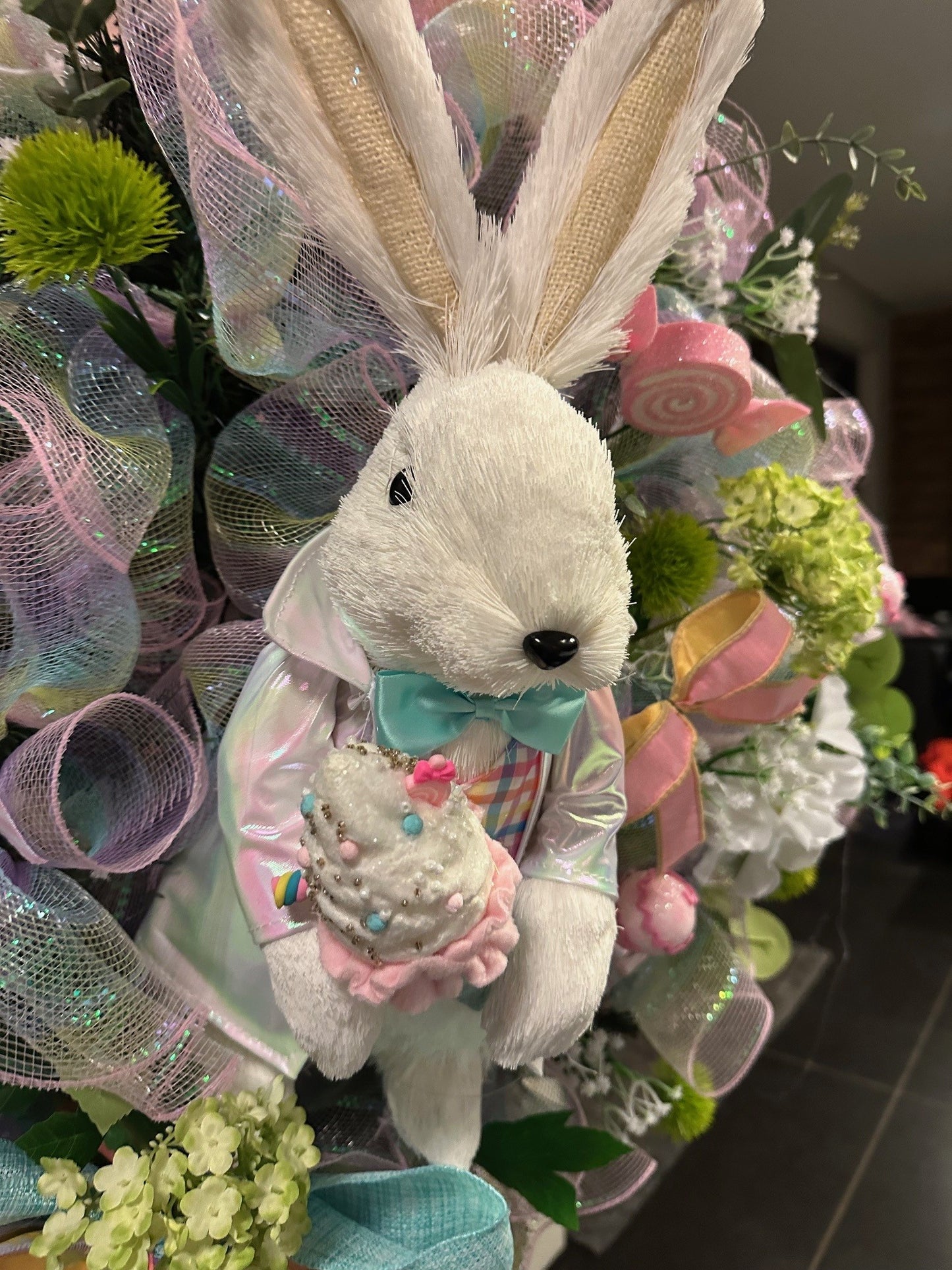 Paaskrans in Pastelkleuren met Schattig Konijn en Snoepjes