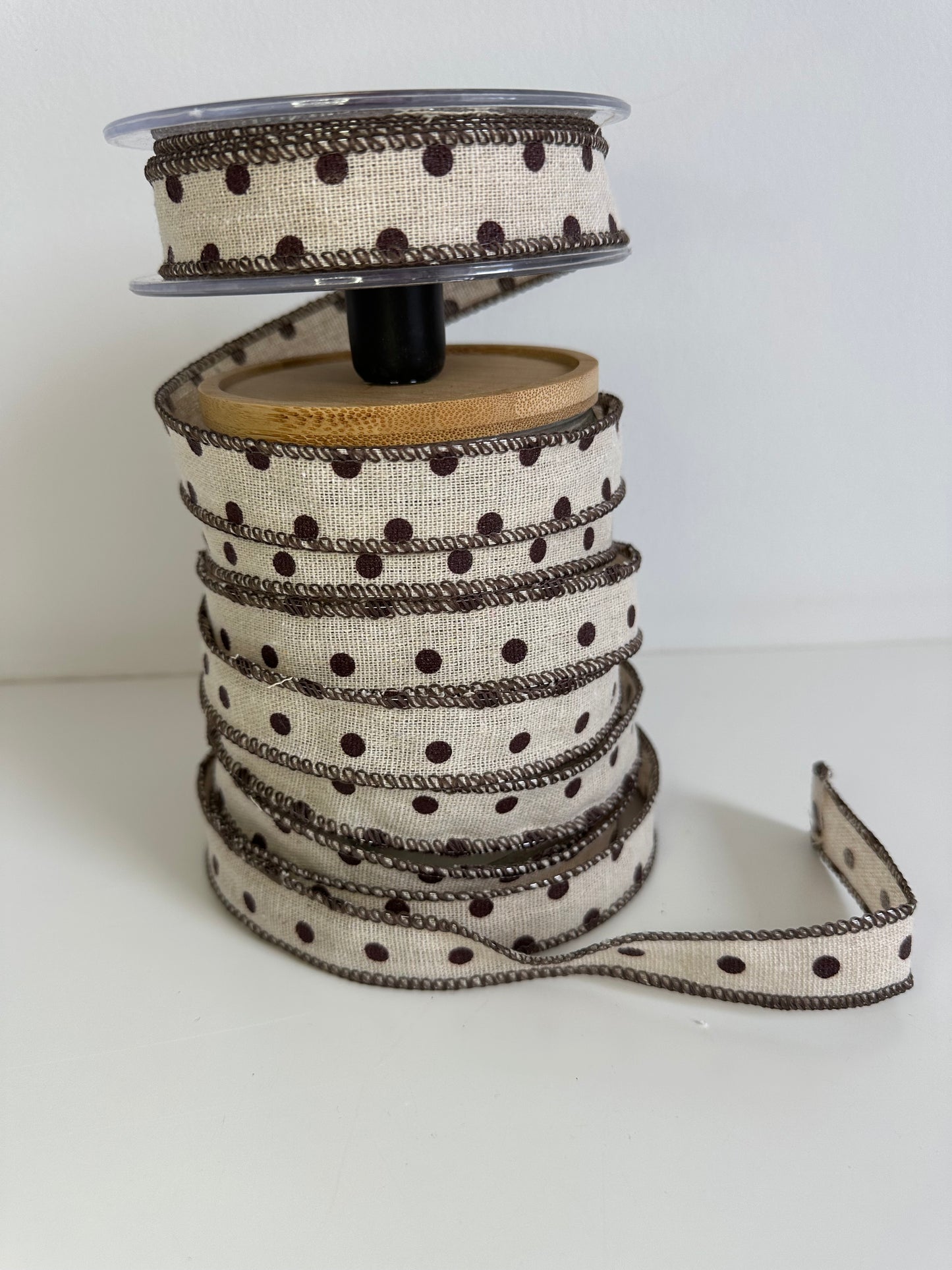 Polka dots lint in beige met bruine stippen